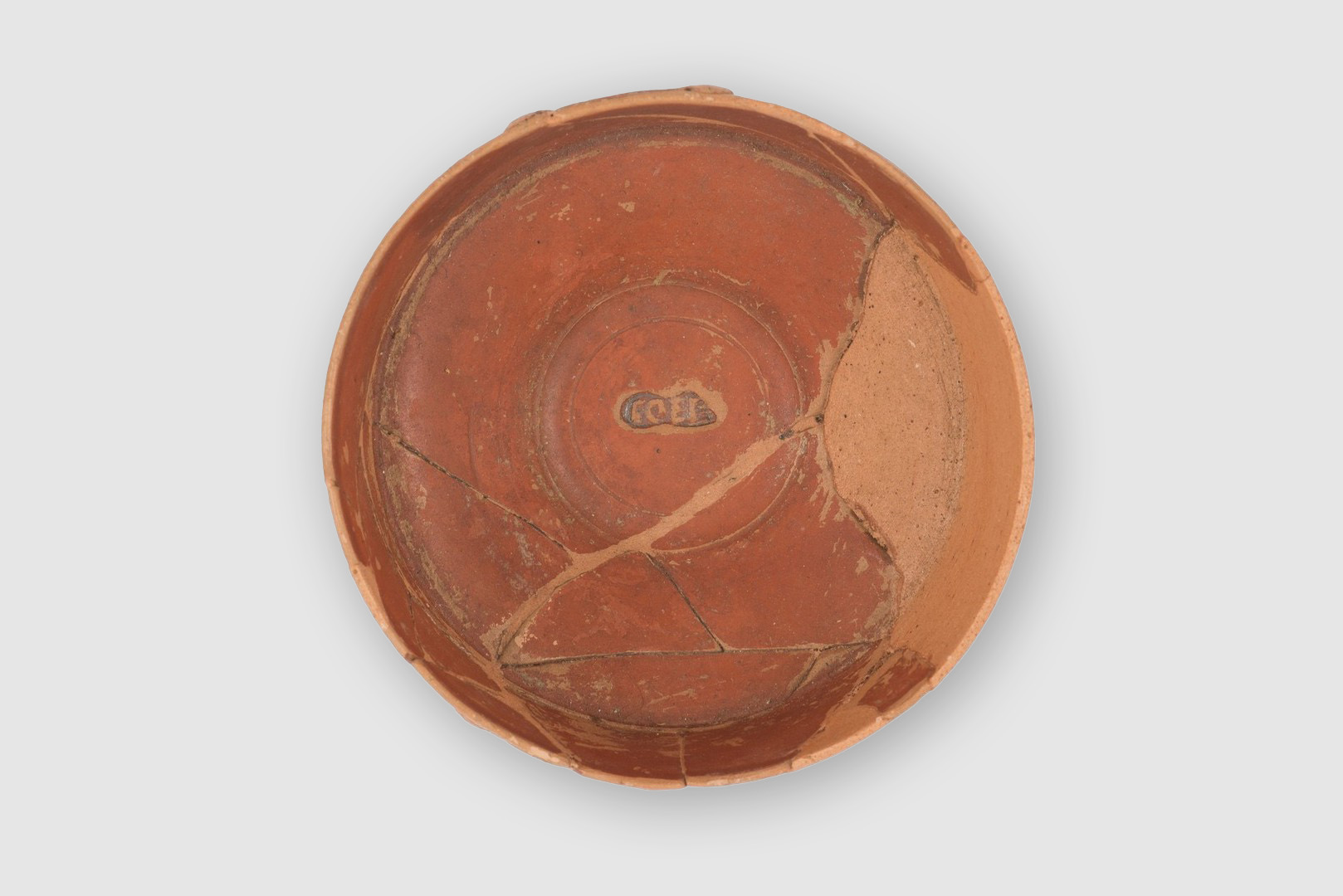 Coppetta in terra sigillata: il marchio di fabbrica del vasaio <em>Lucius Gellius</em>